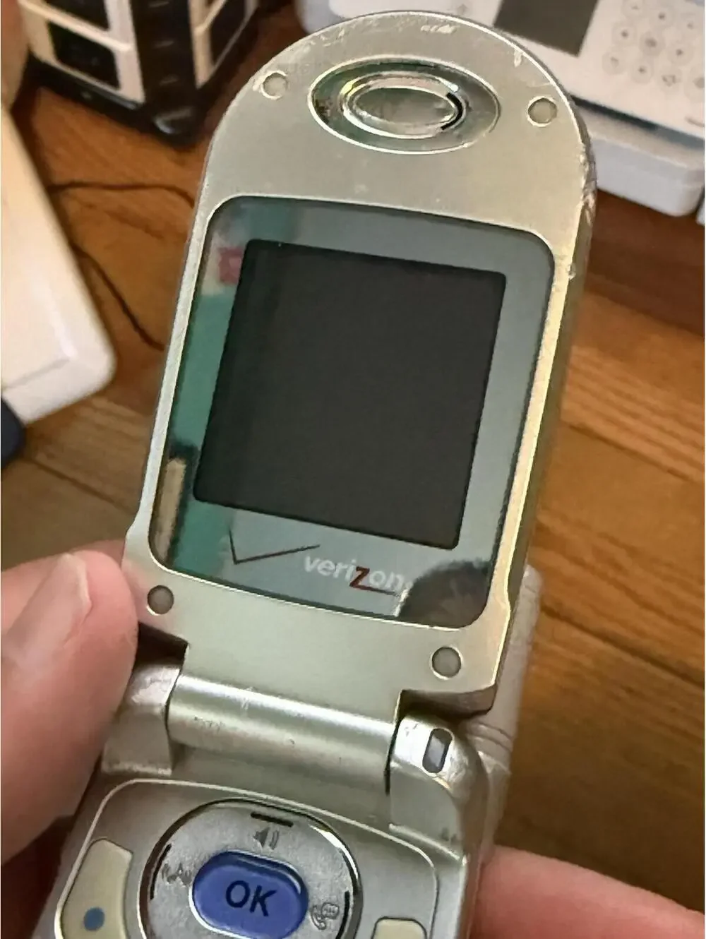 LG VX3200 - Gray and Silver ( Verizon ) Cellular Flip Phone (untested) No Power